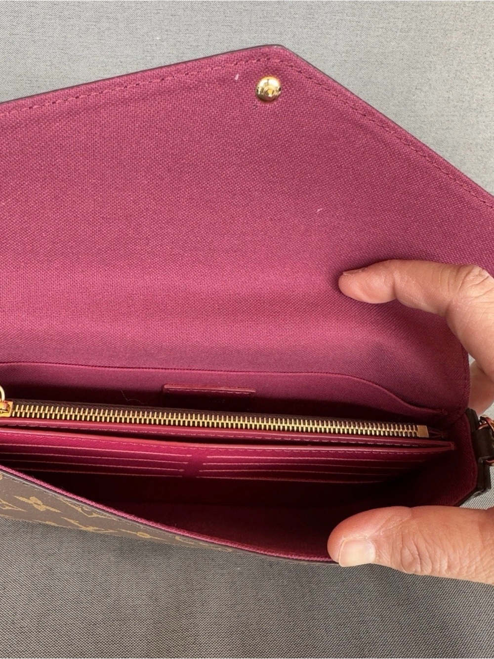 Louis Vuitton Felicie Pochette in Monogram Canvas with gold chain strap - Picture 5 of 7